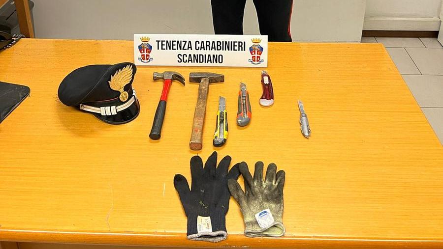 Reggio Emilia ha il divieto di possedere armi e lo trovano con in auto